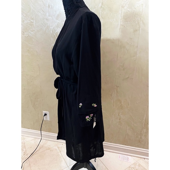 Oscar de la Renta Robe Black with Pink Roses - Picture 2 of 4